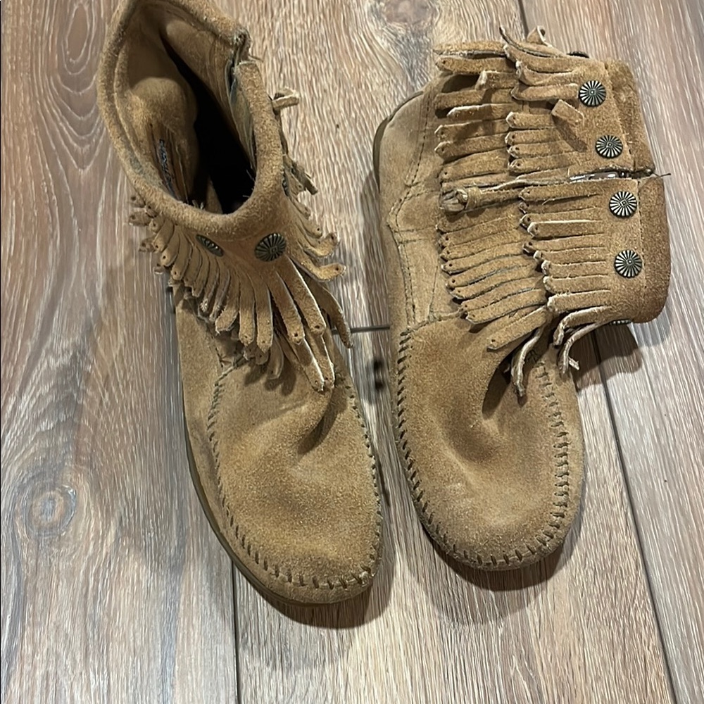 Minnetonka Tan Suede Ankle Boots with Fringe